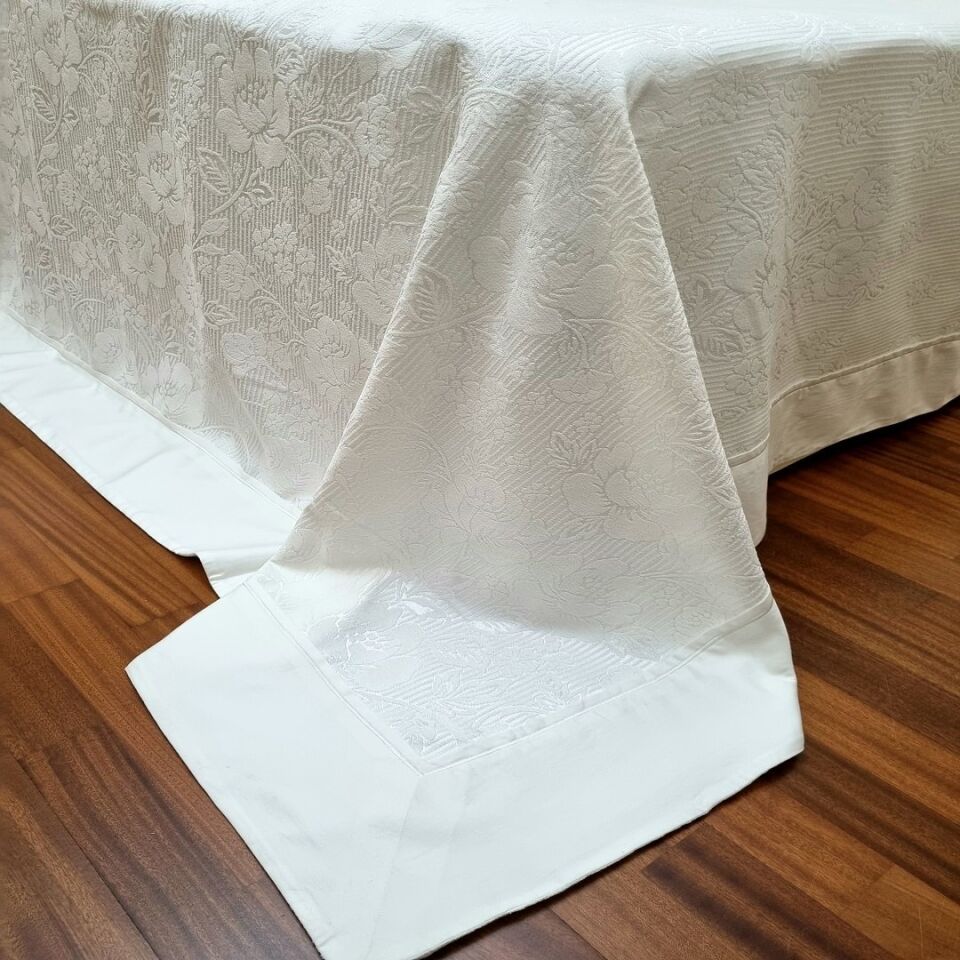 Fransız Dantelli Nervürlü Pike Nevresim Takımı