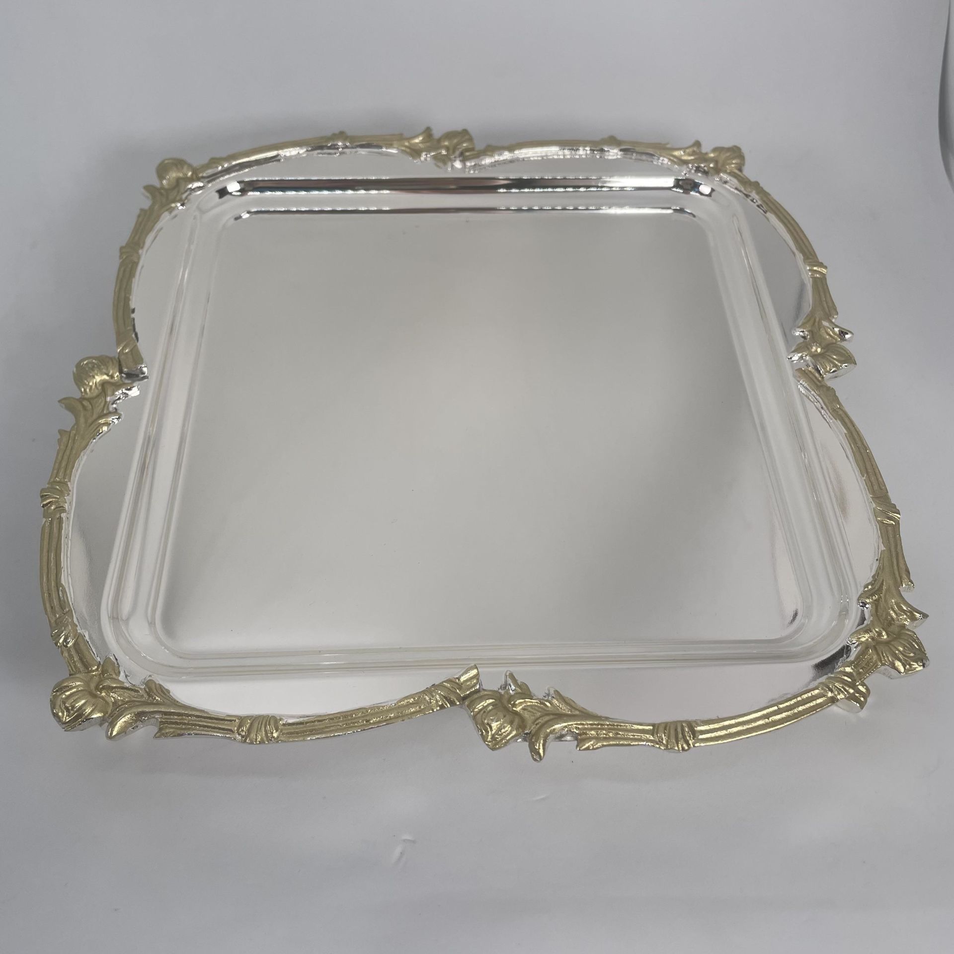 Gold Gül Bordürlü Ayaklı Tepsi