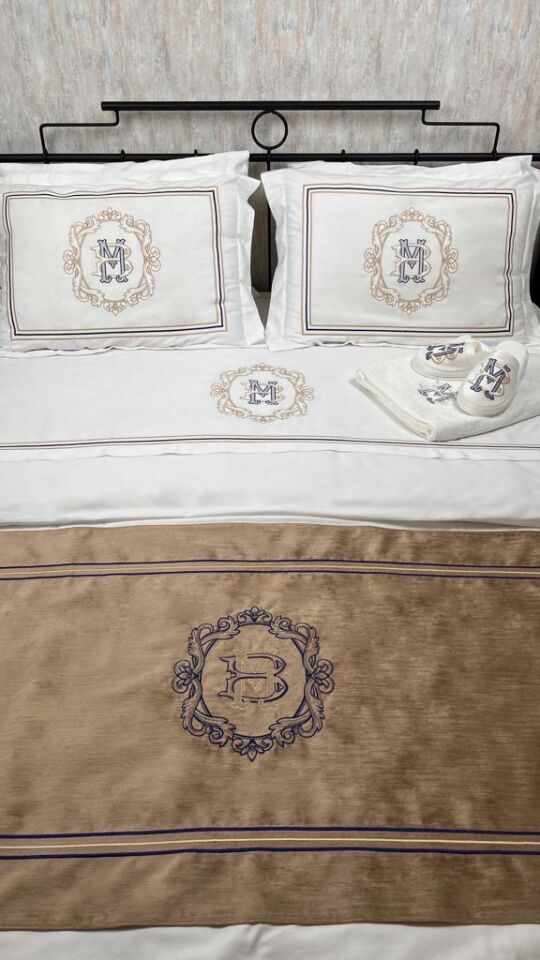 Kişiye Özel Monogram Çift Kişilik Nevresim Takımı Çelenk Modelleri