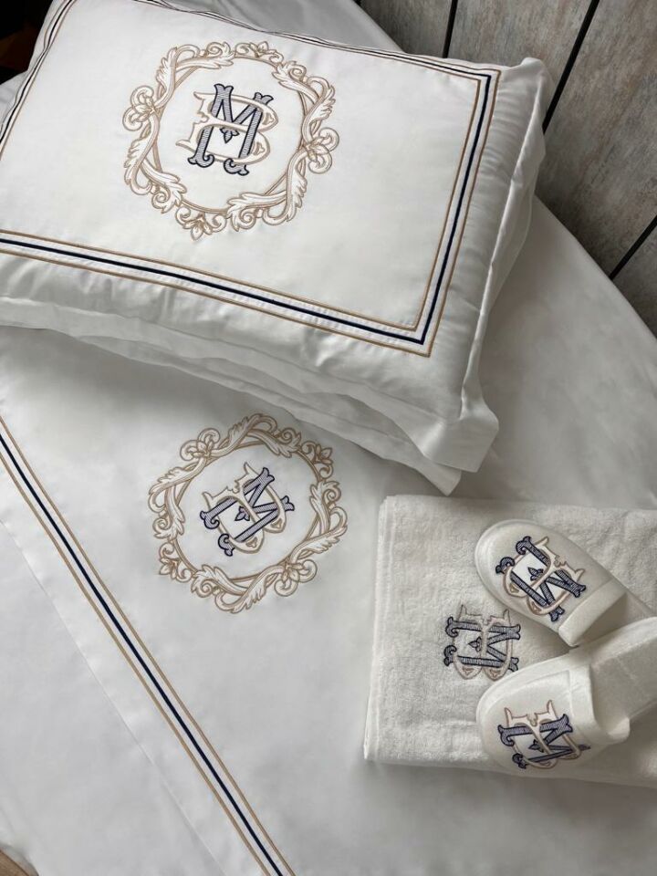 Kişiye Özel Monogram Çift Kişilik Nevresim Takımı Çelenk Modelleri