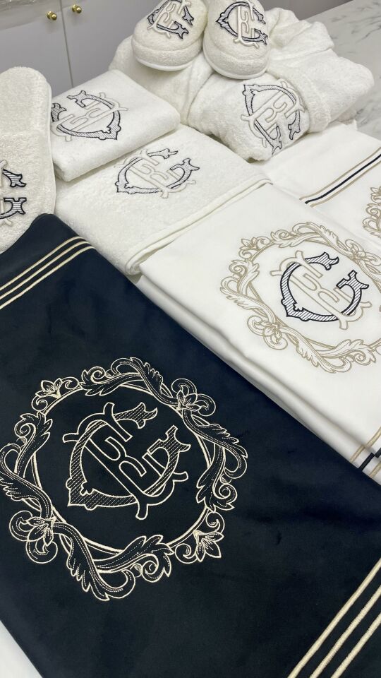 Kişiye Özel Monogram Çift Kişilik Nevresim Takımı Çelenk Modelleri